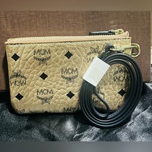 🔥 FLASH SALE🔥 MCM Gold Crossbody Bag with Black Accents💛🖤